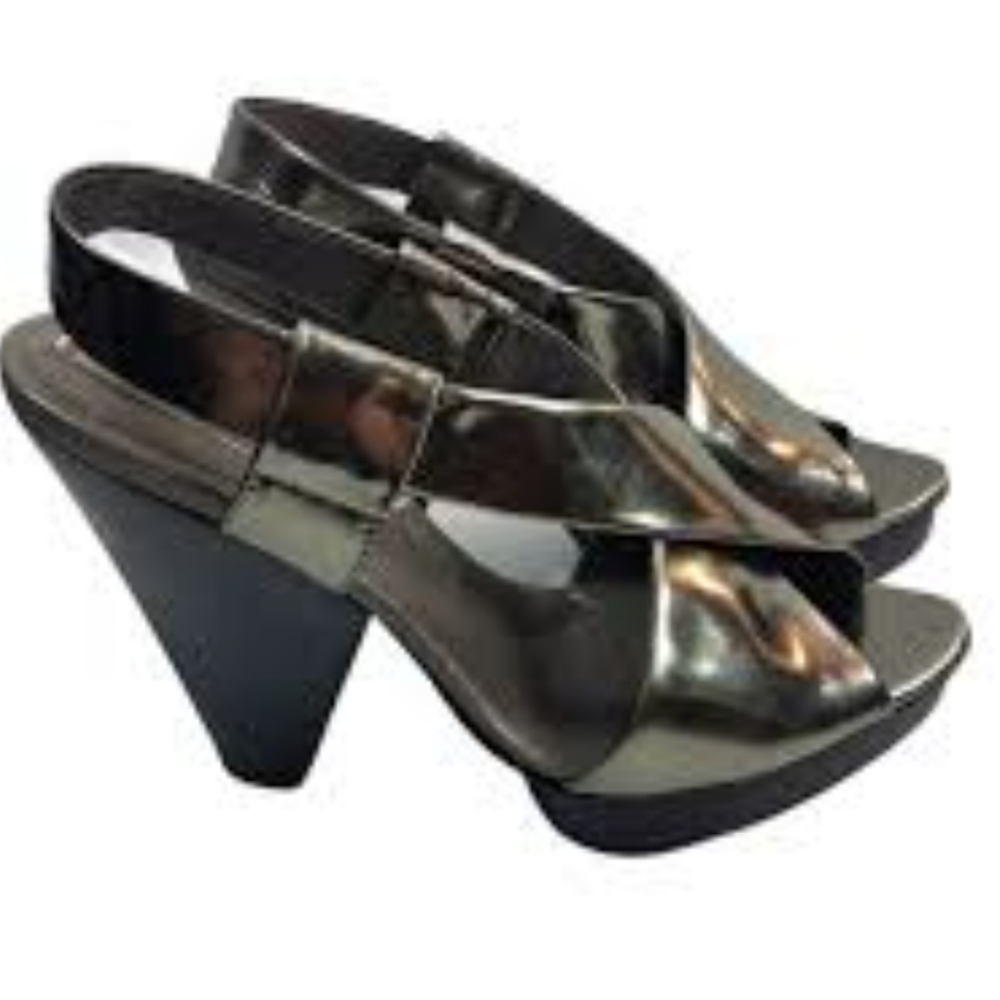 Anthracite BCBG MaxAzria Natalya patent leather wood sandals platform 38.5, 8.5